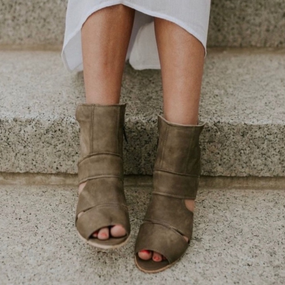Free People Collection Effie Taupe Heeled Sandals - Picture 1 of 7